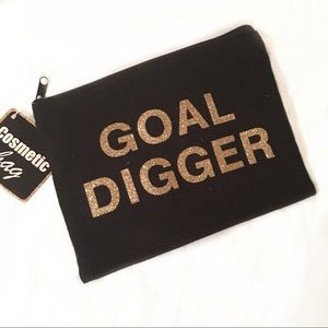 black with gold glitter lettering: GOAL DIGGER